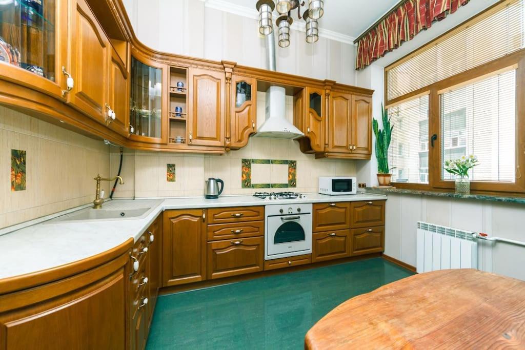 Apartment With View On Inpedendence Square Khreshchatyk Kiev Luaran gambar