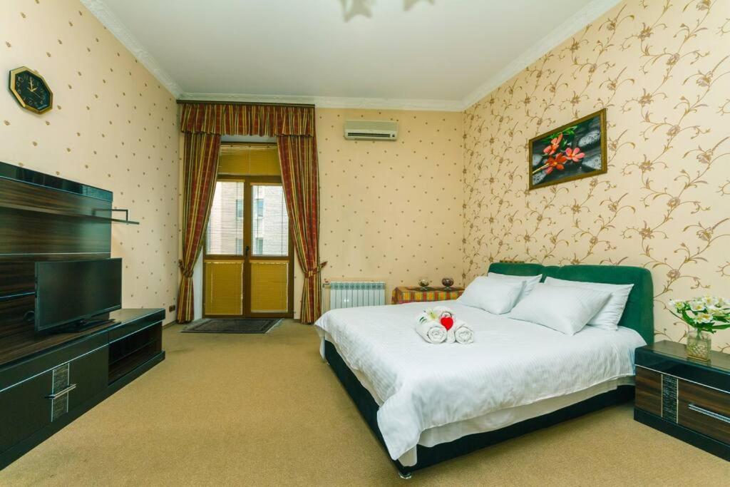 Apartment With View On Inpedendence Square Khreshchatyk Kiev Luaran gambar